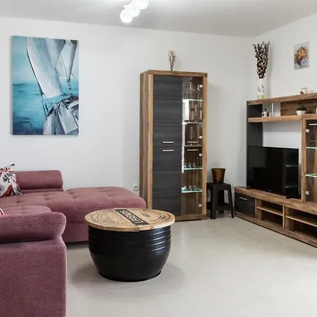 Villa Crowonder Beachfront Blue Bay With Jacuzzi- B3 *