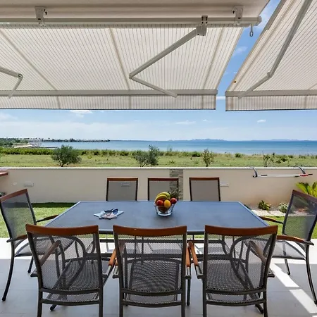 Villa Crowonder Beachfront Blue Bay With Jacuzzi- B3 Privlaka (Zadar)