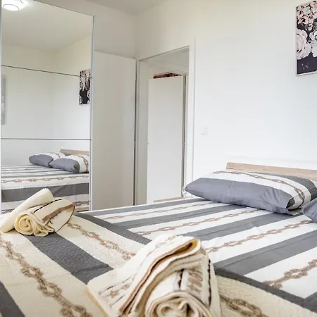 Crowonder Beachfront Blue Bay With Jacuzzi- B3 Villa *