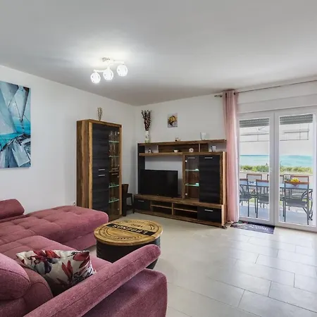 Crowonder Beachfront Blue Bay With Jacuzzi- B3 * Privlaka (Zadar)