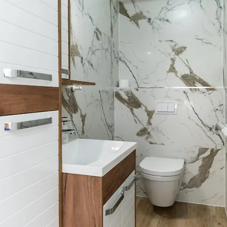 Crowonder Beachfront Blue Bay With Jacuzzi- B3 Privlaka (Zadar)
