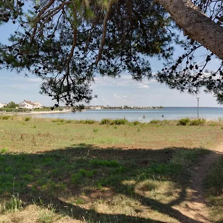 Crowonder Beachfront Blue Bay With Jacuzzi- B3 Privlaka (Zadar)