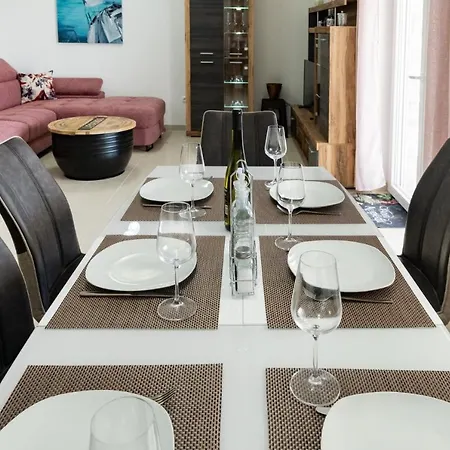 Crowonder Beachfront Blue Bay With Jacuzzi- B3 Villa *
