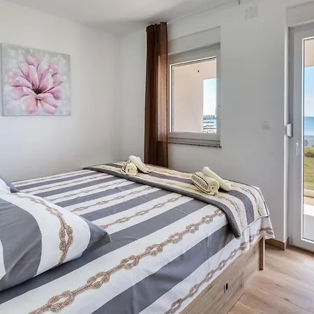 Villa Crowonder Beachfront Blue Bay With Jacuzzi- B3 *