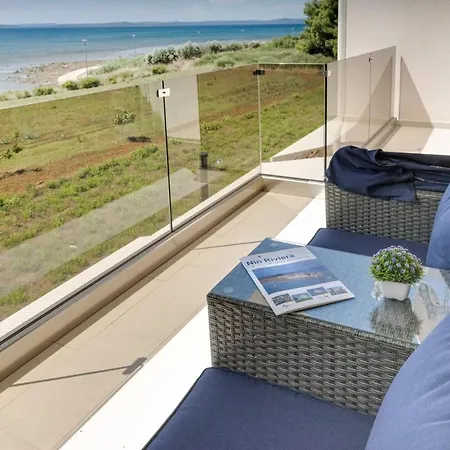 Crowonder Beachfront Blue Bay With Jacuzzi- B3 Villa Privlaka (Zadar)