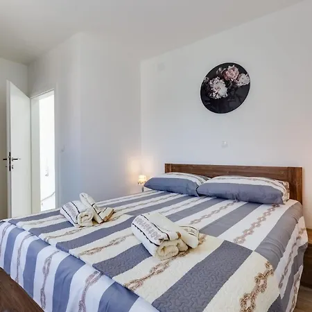 Crowonder Beachfront Blue Bay With Jacuzzi- B3 Villa Privlaka (Zadar)