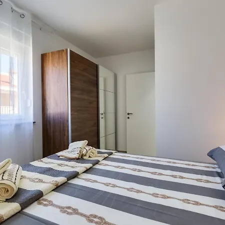 Villa Crowonder Beachfront Blue Bay With Jacuzzi- B3 Privlaka (Zadar)
