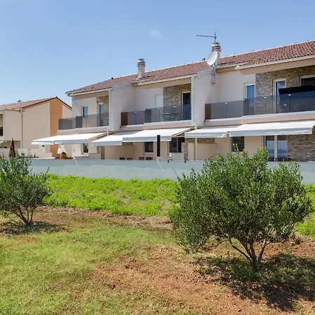 Crowonder Beachfront Blue Bay With Jacuzzi- B3 Villa Privlaka (Zadar)