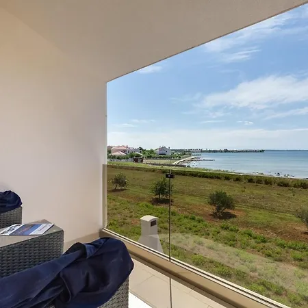 Villa Crowonder Beachfront Blue Bay With Jacuzzi- B3 Privlaka (Zadar)