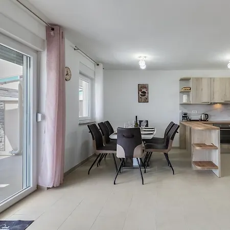 Crowonder Beachfront Blue Bay With Jacuzzi- B3 Villa *